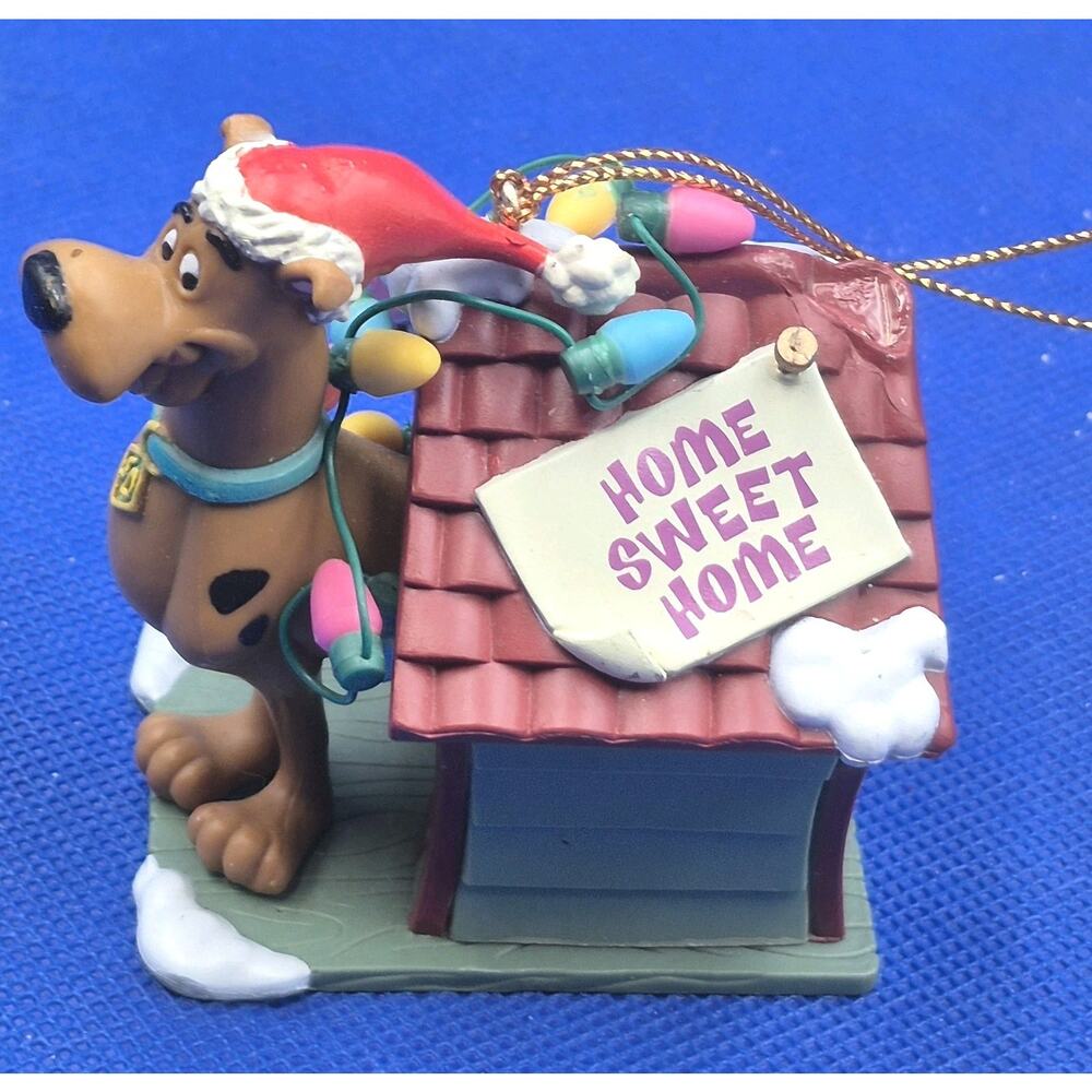 Vintage 1998 Hanna Barbera Scooby Doo Home Sweet Home Ornament 3" Plastic